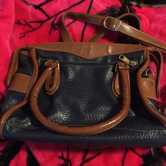 Dooney and Bourke bag - Picture 2 of 3